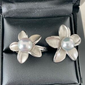 Sterling Silver Floral Pearl Ring and pendant